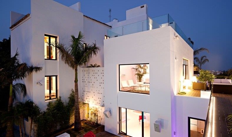 **Modern villa with  golf and sea views 