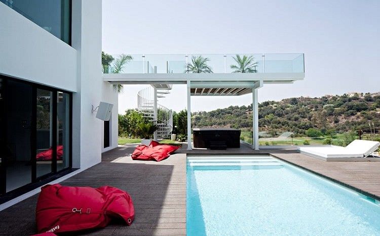 **Modern villa with  golf and sea views 