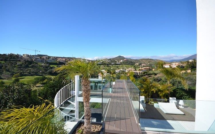 **Modern villa with  golf and sea views 