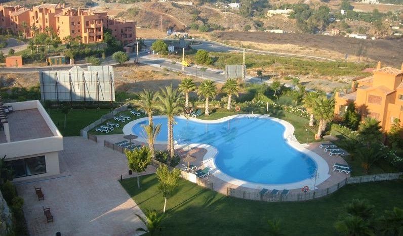 Apartment with open sea views on the golf valley Atalaya Golf 