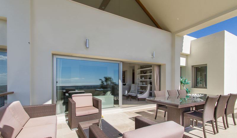 Villa with panoramic sea views 