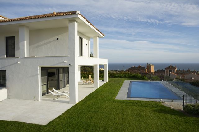 Stunning modern villa with sea views 
