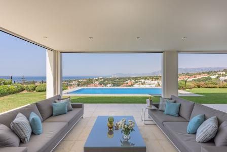 Stunning modern villa with sea views 