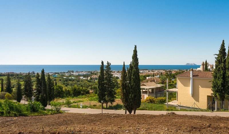 Amazing plot with panoramic sea views 