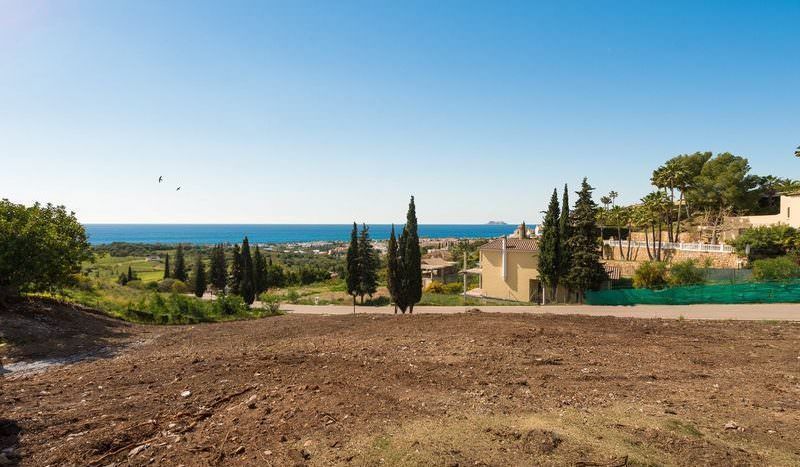 Amazing plot with panoramic sea views 