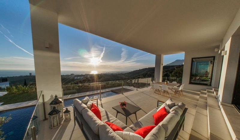 Modern villa with panoramic sea views in Marbella 