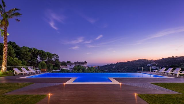 New Modern Mansion with Sea Views in La Zagaleta 