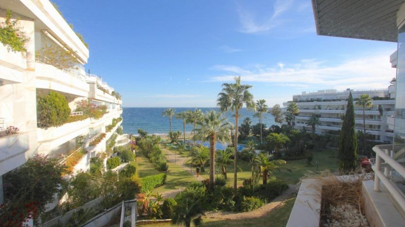 Maravilloso apartamento en primera línea de playa con vistas panorámicas al mar 