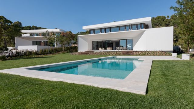 Brand new modern villas with panoramic sea views 