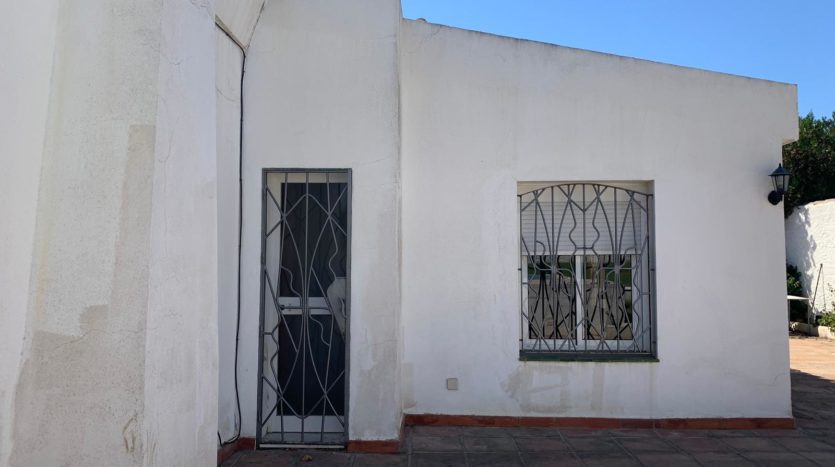 Investment opportunity old house to be refurbished nearby the beach 