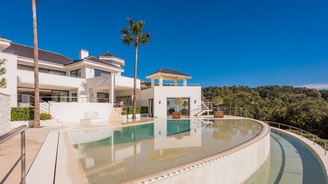 Amazing modern villa with sea views