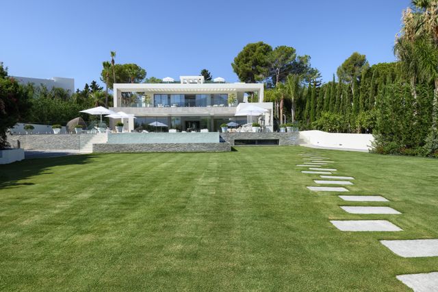 First line golf super luxury villa in Nueva Andalucia 
