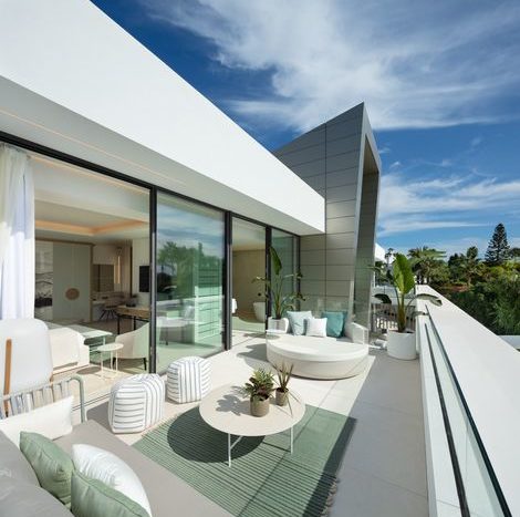 Modern beach side villa with sea views 