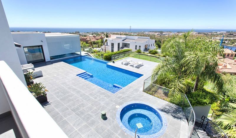 Spectacular villa with open sea views 