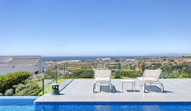 Spectacular villa with open sea views