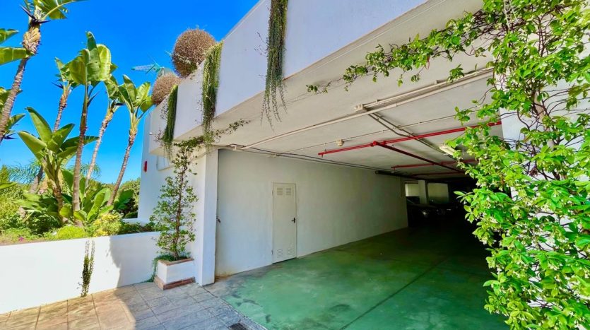 Huge last floor apartment with panoramic sea views at Rio Real Marbella 