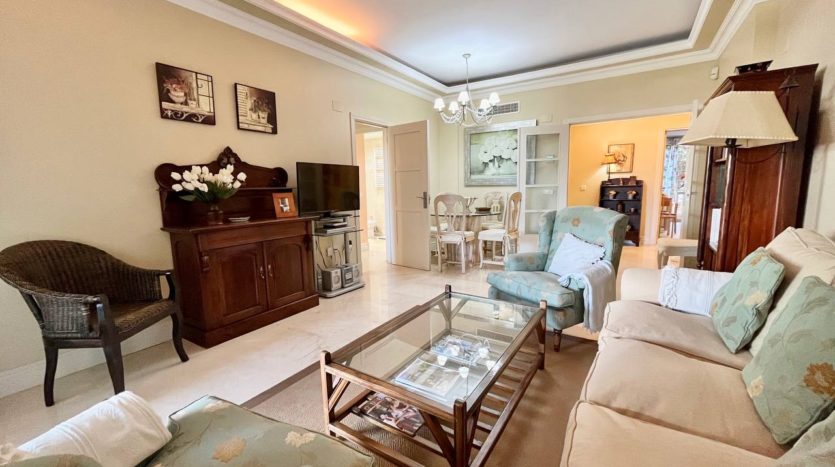 Spacious apartment on golden mile Marbella on the first beach line 