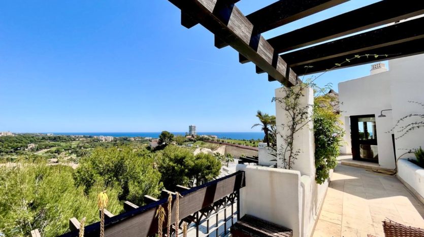 Huge last floor apartment with panoramic sea views at Rio Real Marbella 