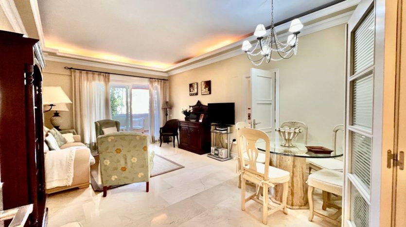 Spacious apartment on golden mile Marbella on the first beach line 