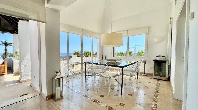 Enorme penthouse con vistas panorámicas al mar en Rio Real Marbella 