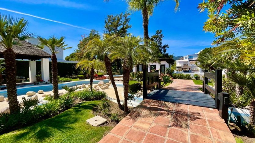 Huge last floor apartment with panoramic sea views at Rio Real Marbella 