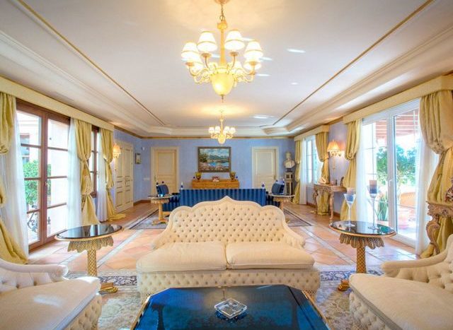 Stunning mansion in the most prestigious area Sierra Blanca 