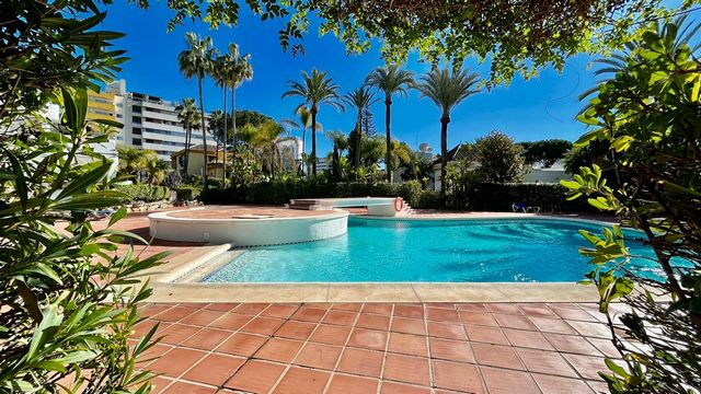 Beach side apartment in Marbella Golden Mile 