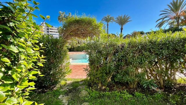 Beach side apartment in Marbella Golden Mile 