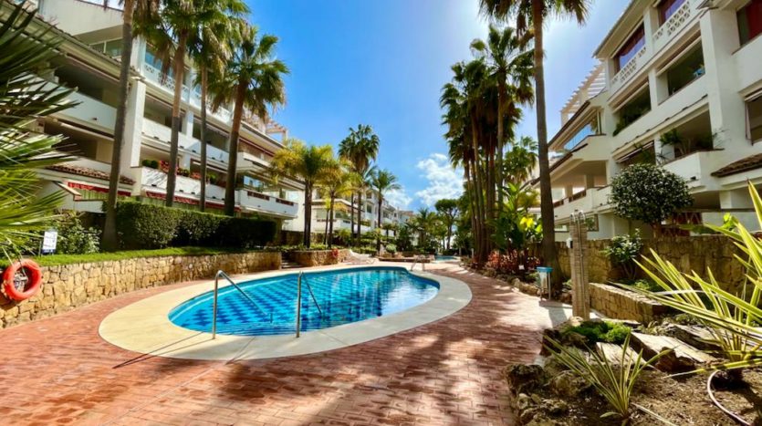 Spacious apartment on golden mile Marbella on the first beach line