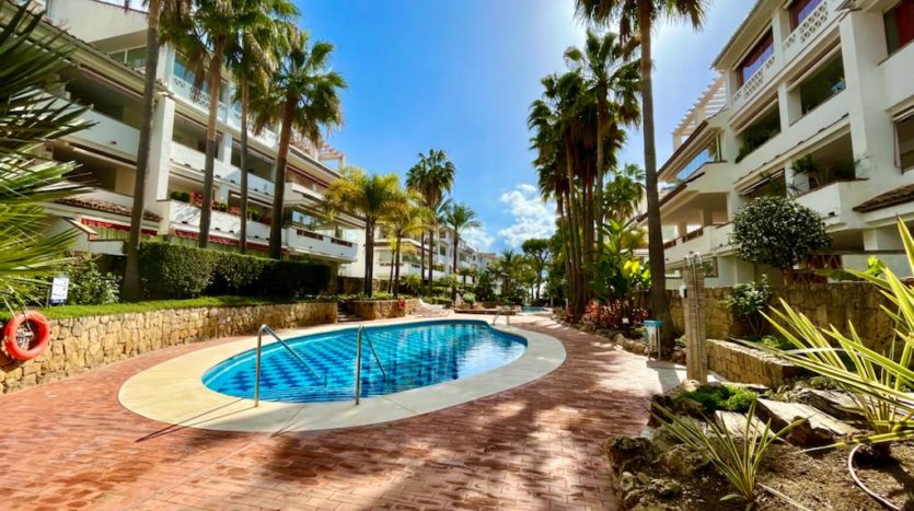 Amplio apartamento en Milla de Oro Marbella en la primera línea de playa