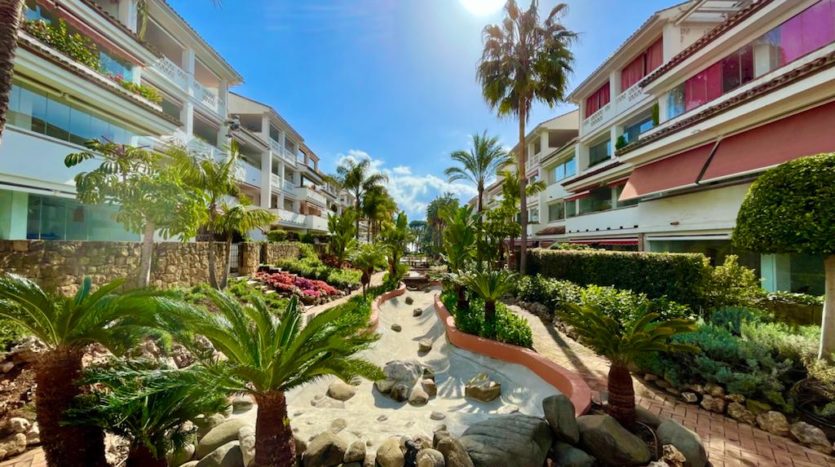 Spacious apartment on golden mile Marbella on the first beach line 