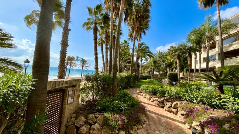 Spacious apartment on golden mile Marbella on the first beach line 