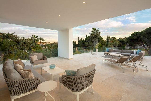 Modern villa in golf valley Nueva Andalucia 